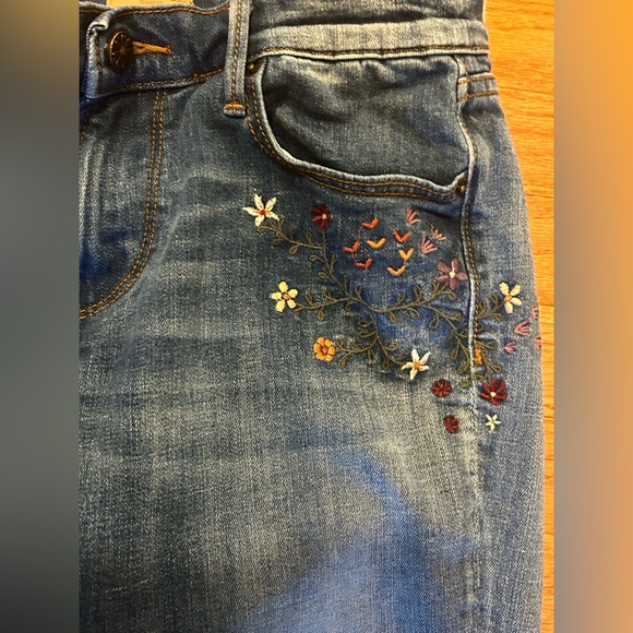 Sundance DRIFTWOOD Floral Embroidered Jeans - size 27 - Picture 4 of 10